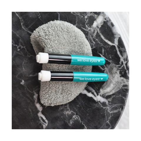 We Love Eyes -Eyelid Margin Cleansing Brush - Use with eyelid products